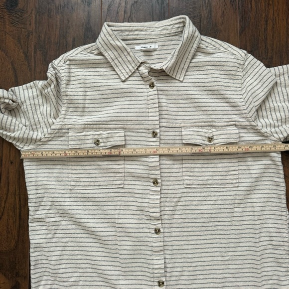 O’neill Large Cream and Gray Striped Button Down Shirt - Picture 6 of 7